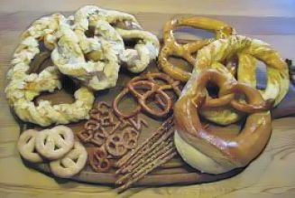 Kitchen Witch: Pretzel
